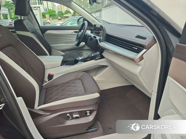 Volkswagen Tavendor 2024 Черный из Китая