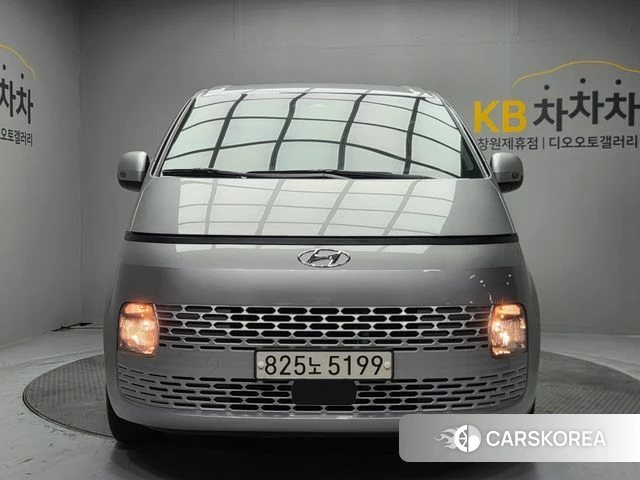 Hyundai Staria 2022 Серебристо-серый из Кореи, фото 2