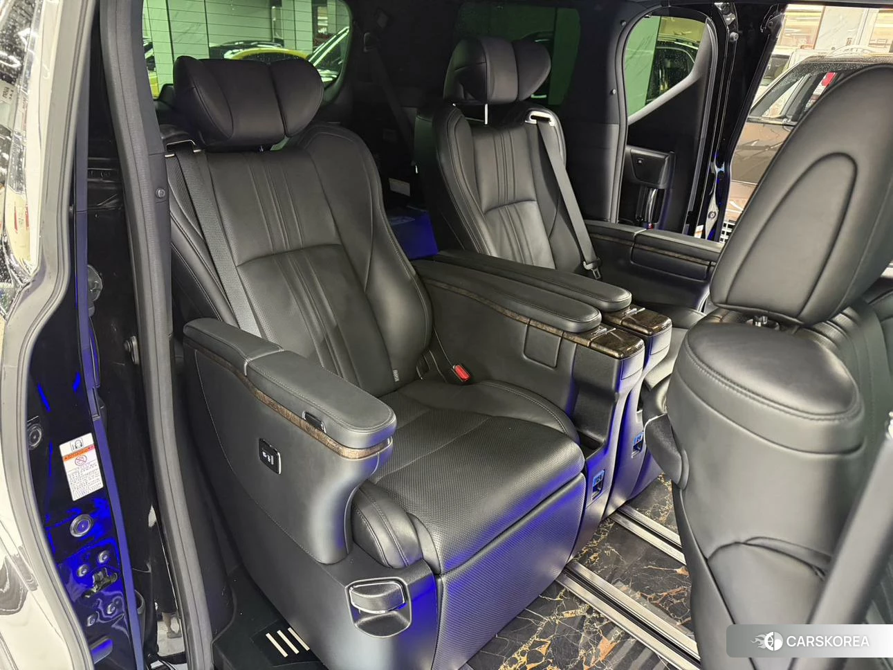 Toyota Vellfire 2021 Черный из Китая