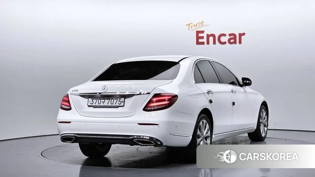 Mercedes-Benz E-Class W213 2018 Белый из Кореи