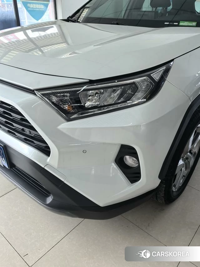 Toyota RAV4 2023 Белый из Китая