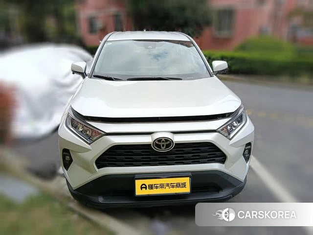 Toyota RAV4 2023 Белый из Китая