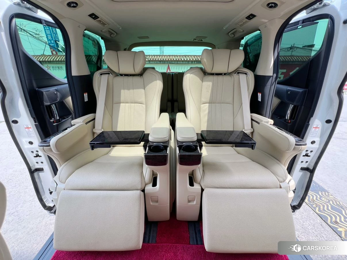 Toyota Alphard 2020 Белый из Китая