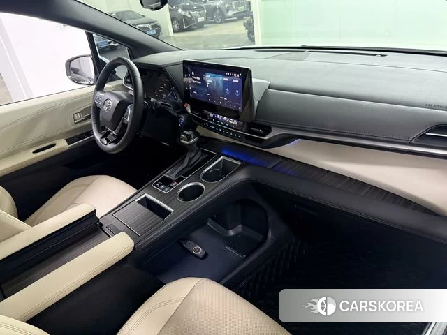 Toyota Sienna 2022 Белый из Китая