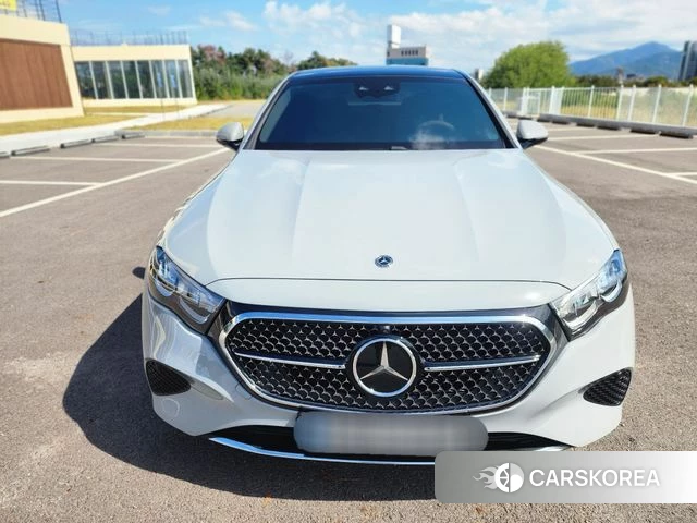 Mercedes-Benz E-Class W214 2025 Серебристо-серый из Кореи