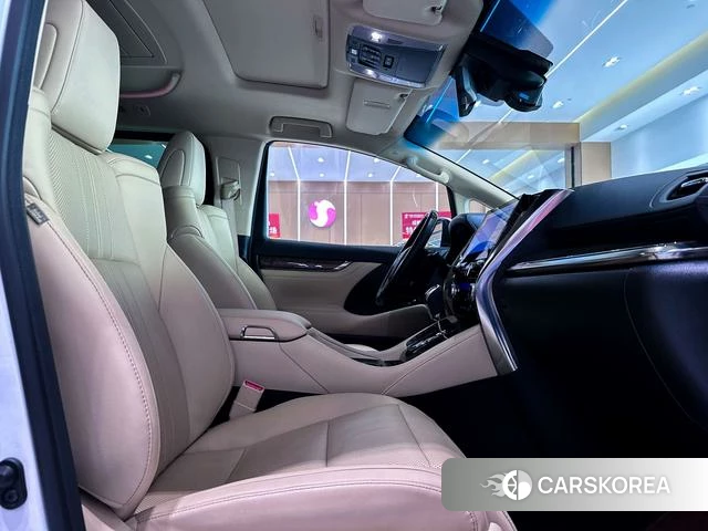 Toyota Vellfire 2022 Белый из Китая