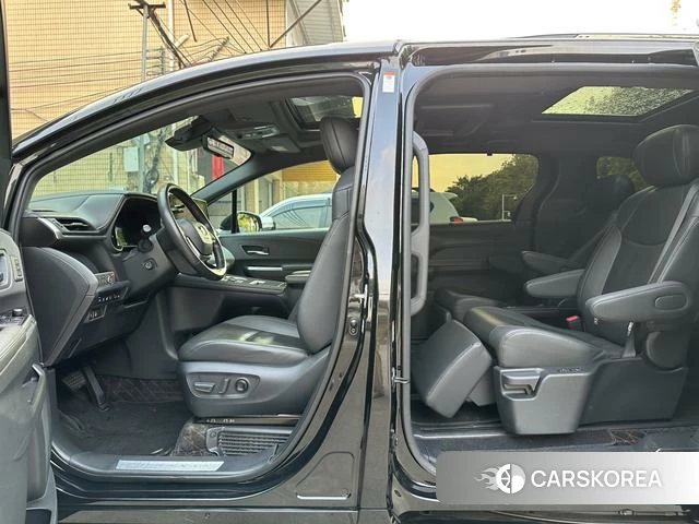 Toyota Granvia 2023 Черный из Китая