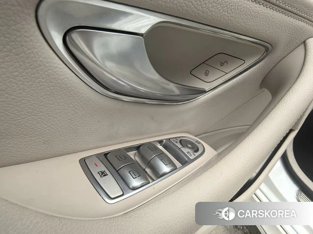 Mercedes-Benz E-Class 2023 Белый из Китая