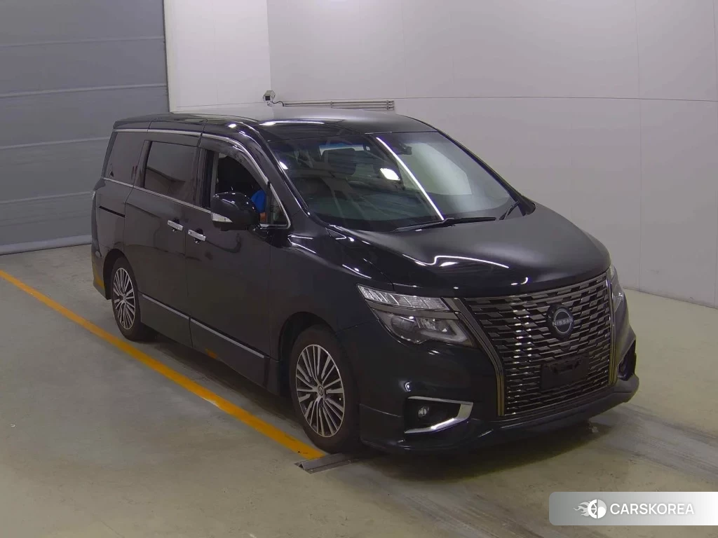 Nissan Elgrand 2021 из Японии