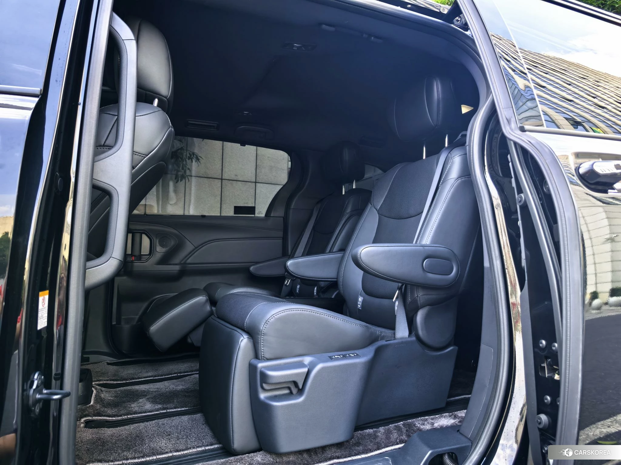 Toyota Sienna 2024 Черный из Китая