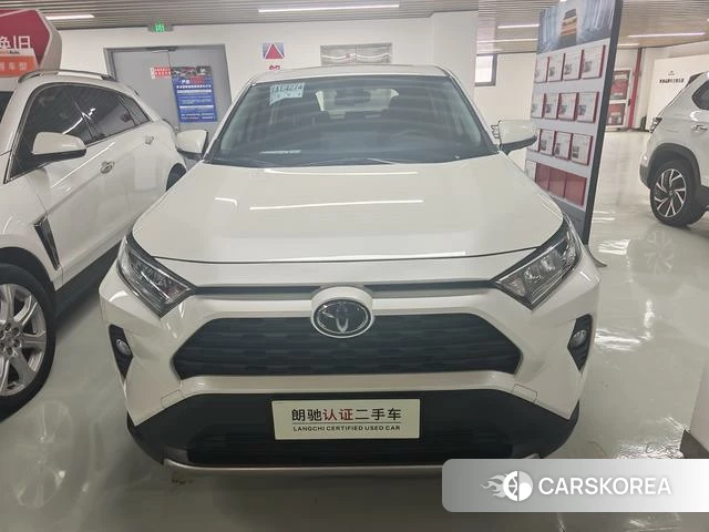 Toyota RAV4 2021 Белый из Китая