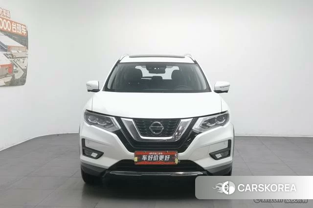 Nissan X-Trail 2021 Белый из Китая