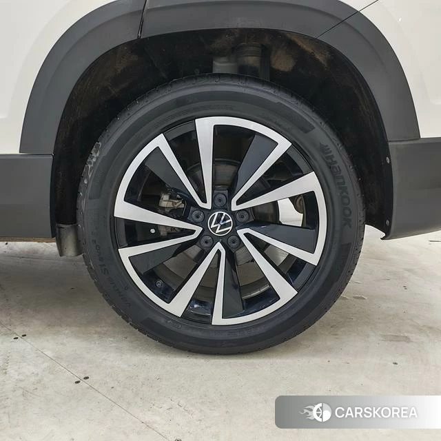 Volkswagen Tharu 2021 Белый из Китая