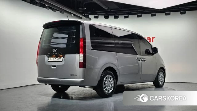 Hyundai Staria 2021 Серебряный из Кореи