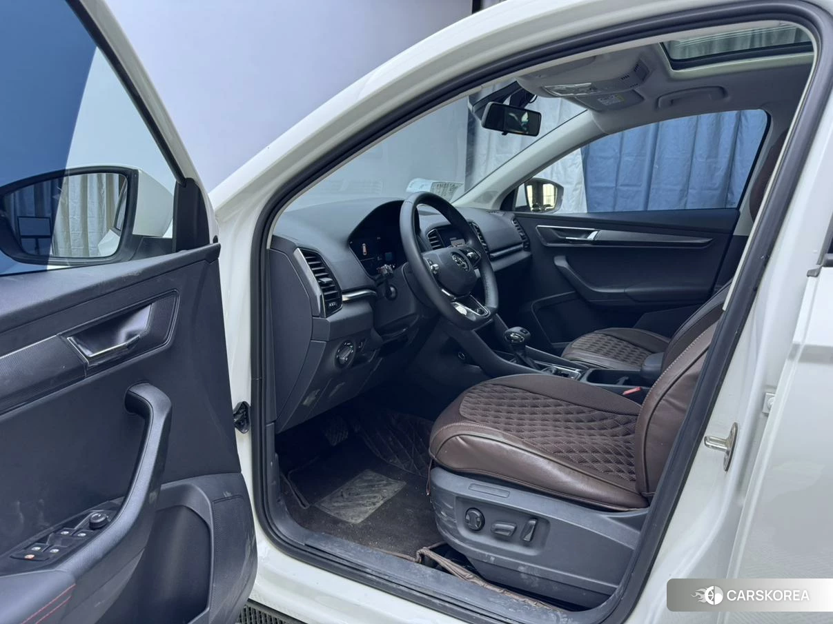 Skoda Karoq 2022 Белый из Китая