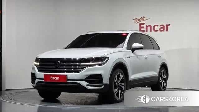 Volkswagen Touareg 3rd generation 2020 Белый из Кореи