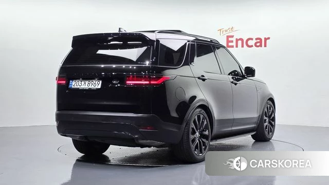 Land Rover Discovery 5 2023 Черный из Кореи