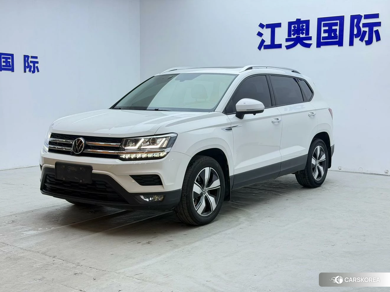 Volkswagen Tharu 2020 Белый из Китая
