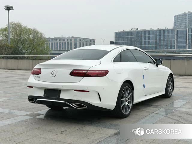 Mercedes-Benz E-Class 2021 Белый из Китая
