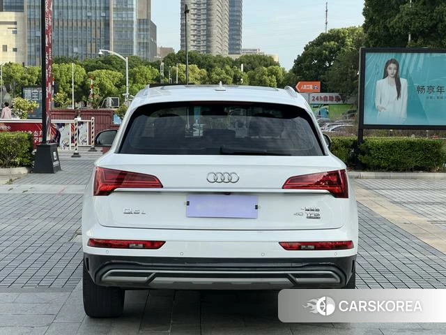 Audi Q5L 2021 Белый из Китая