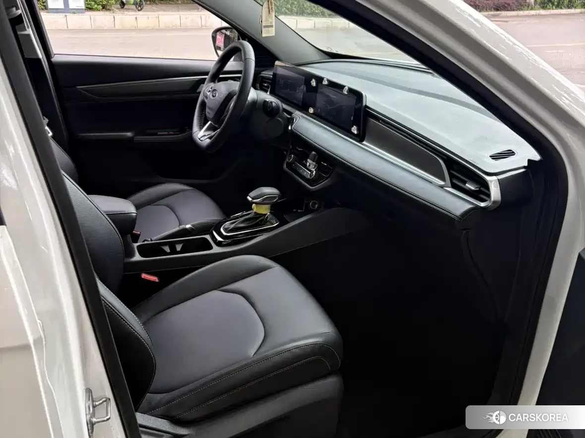 Ford Escort 2022 Белый из Китая