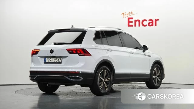 Volkswagen Tiguan second Generation 2022 Белый из Кореи