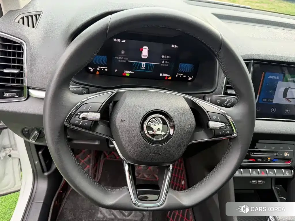 Skoda Karoq 2023 Белый из Китая