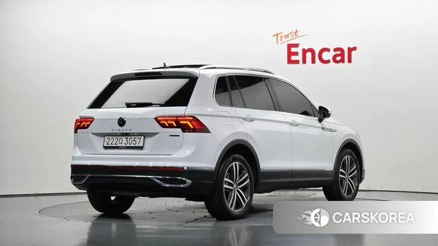 Volkswagen Tiguan second Generation 2021 Белый из Кореи