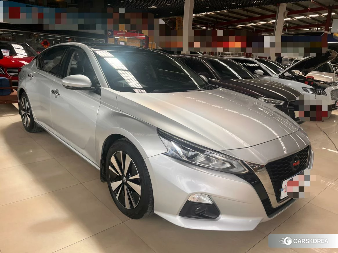 Nissan Altima 2020 Серебристо-серый из Китая