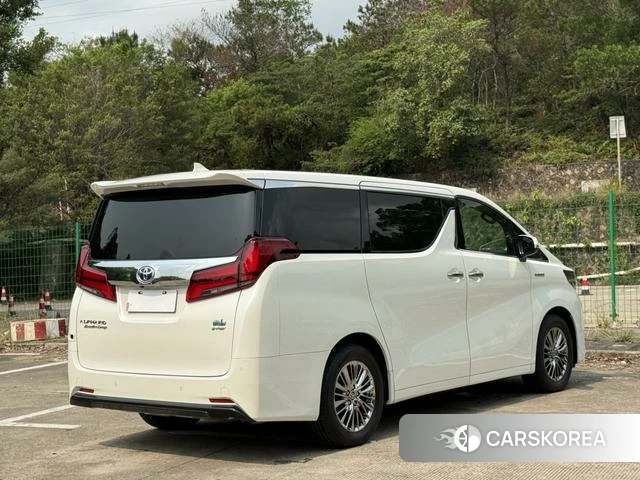 Toyota Alphard 2023 Белый из Китая