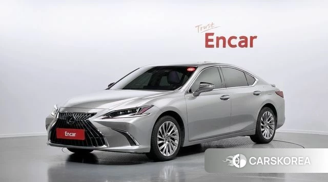 Lexus ES300h 7th generation 2024 Серебряный из Кореи