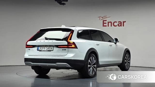 Volvo V90 Cross-Country 2021 Белый из Кореи