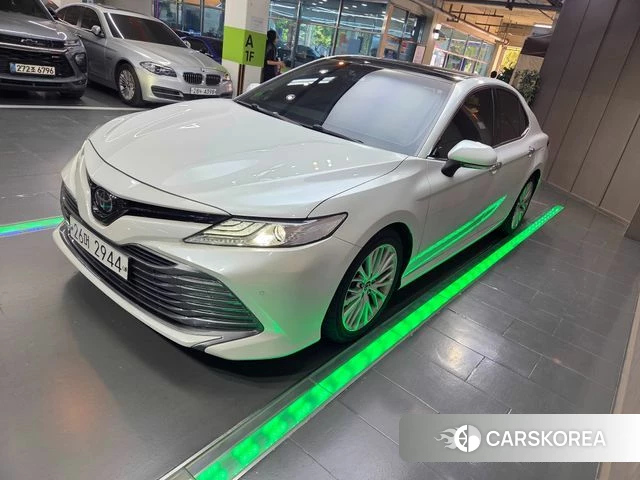 Toyota Camry (XV70) 2019 Белый из Кореи