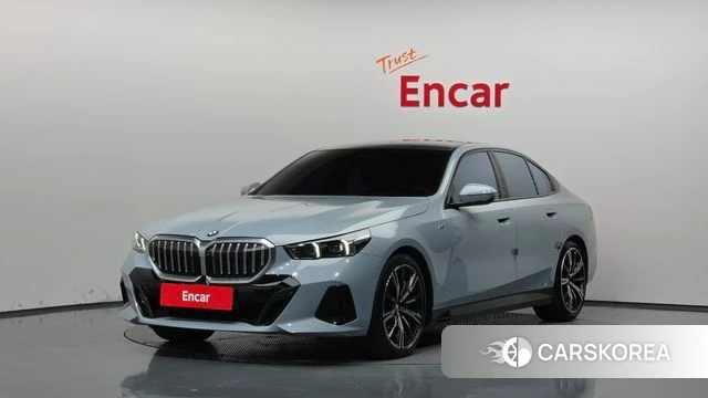 BMW 5 Series (G60) 2024 Серебристо-серый из Кореи