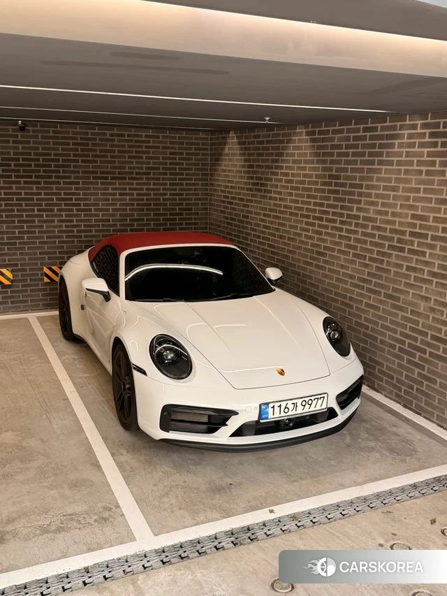 Porsche 911(992) 2023 Белый из Кореи