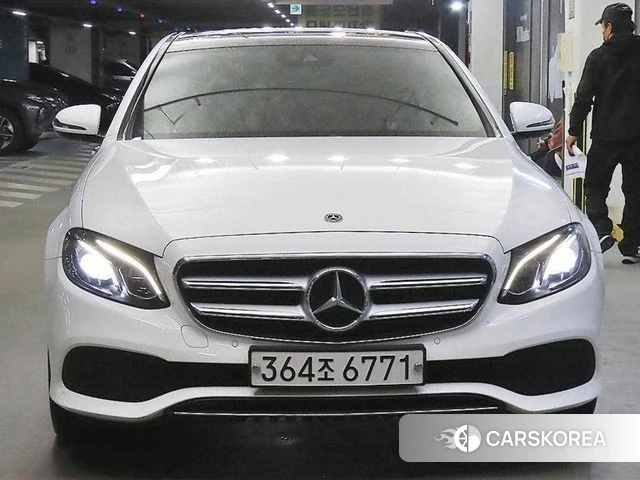 Mercedes-Benz E-Class W213 2019 Белый из Кореи
