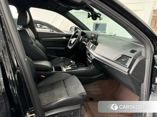 Audi Q5L 2022 Черный из Китая