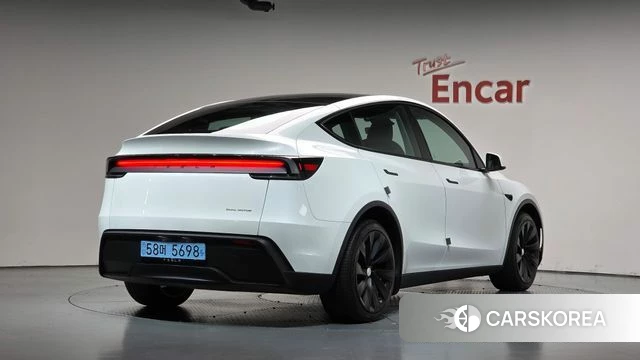 Tesla Model Y 2025 Белый из Кореи