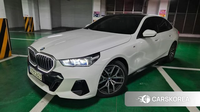 BMW 5 Series (G60) 2023 Белый из Кореи