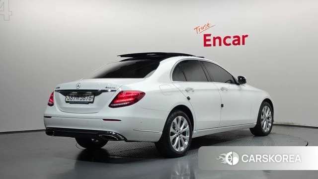 Mercedes-Benz E-Class W213 2019 Белый из Кореи
