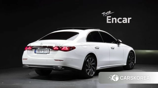 Mercedes-Benz E-Class W214 2025 Белый из Кореи