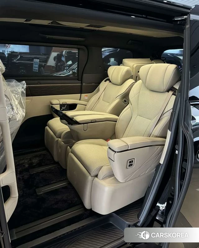 Toyota Alphard 2025 Черный из Китая