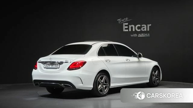 Mercedes-Benz C-Class W205 2019 Белый из Кореи