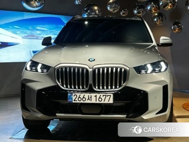 BMW X5 (G05) 2026 Светло-серебряный цвет из Кореи