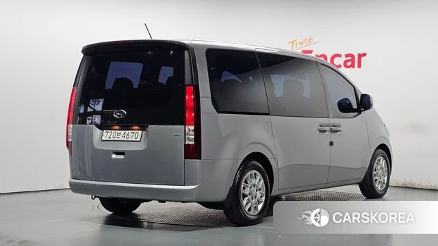 Hyundai Staria 2023 Серебряный из Кореи