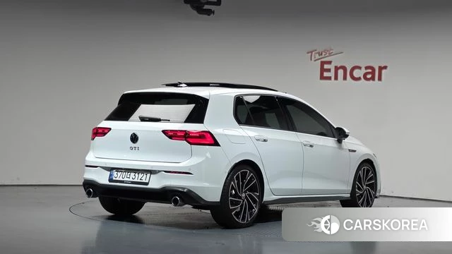 Volkswagen Golf 8th Generation 2022 Белый из Кореи