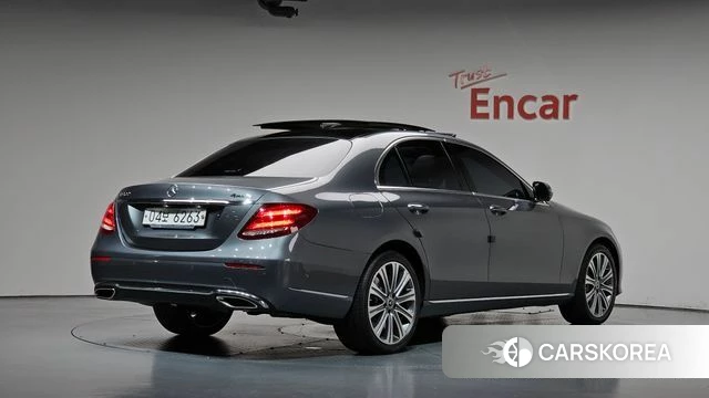 Mercedes-Benz E-Class W213 2018 Серый из Кореи
