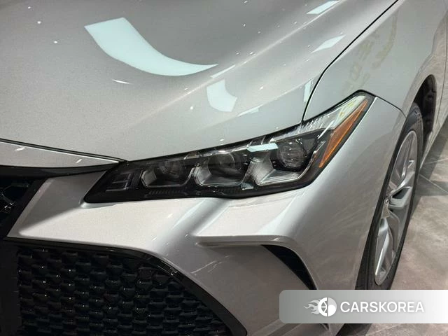 Toyota Avalon 2021 Серебристо-серый из Китая