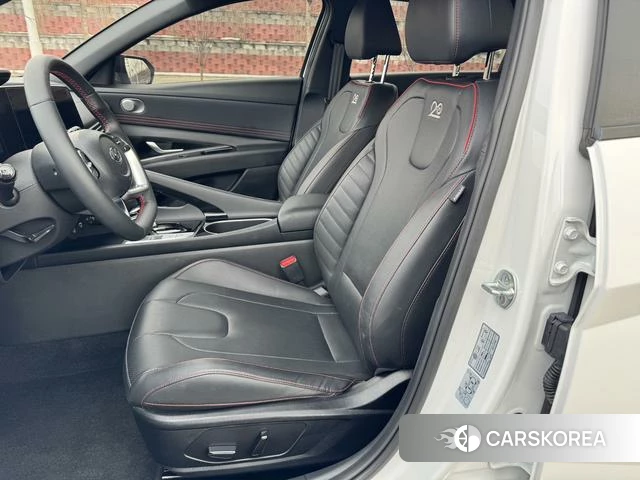 Hyundai Elantra 2023 Белый из Китая