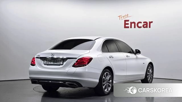 Mercedes-Benz C-Class W205 2018 Белый из Кореи